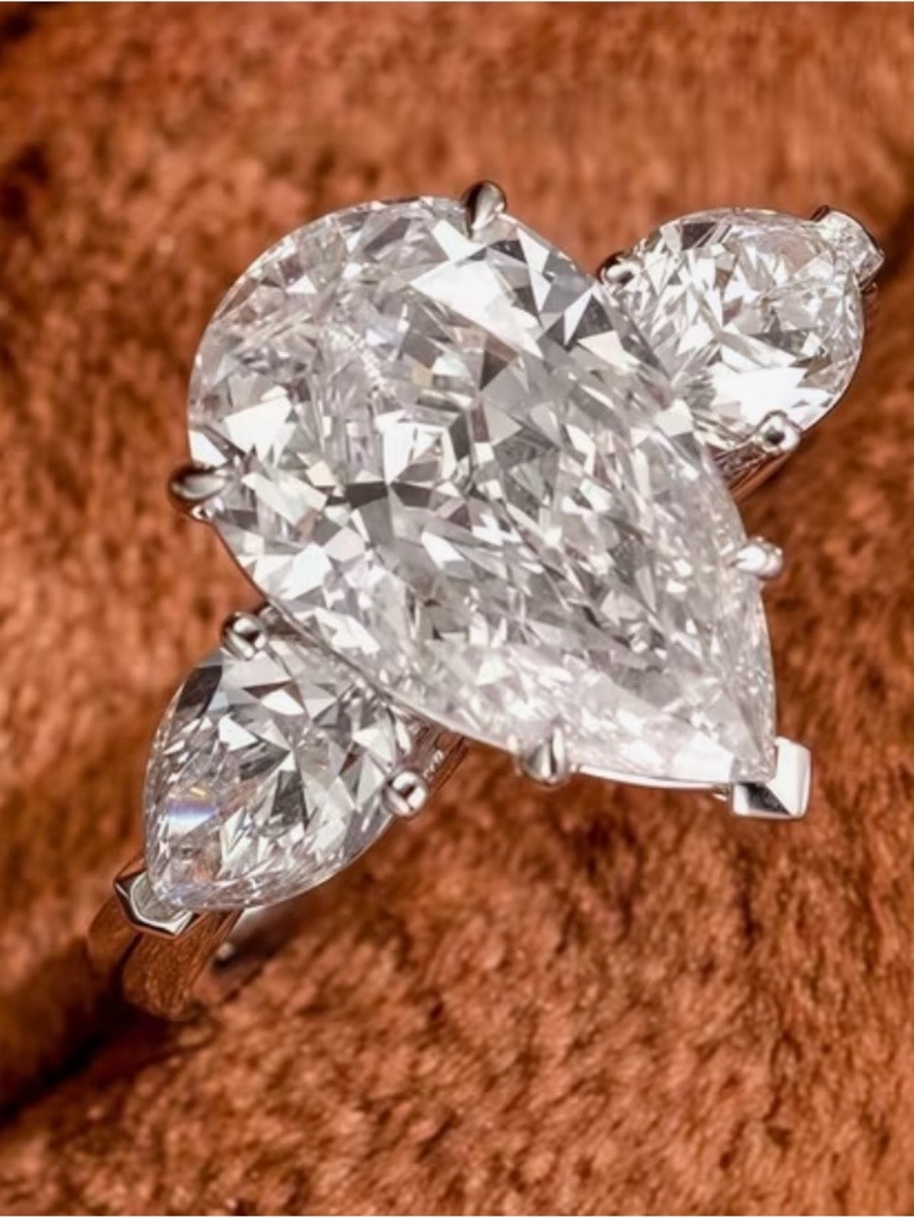 Elegant & Luxurious Pear-Shaped Ring